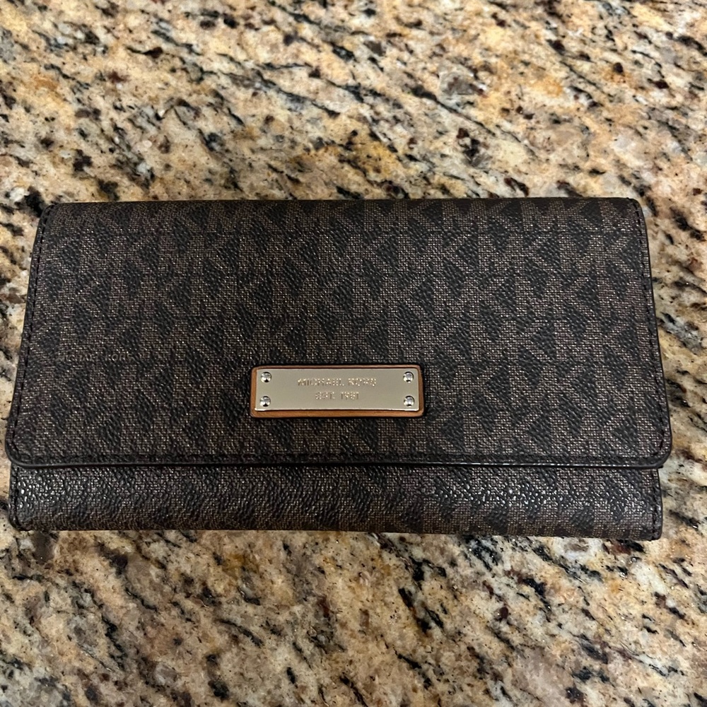 Michael kors wallet